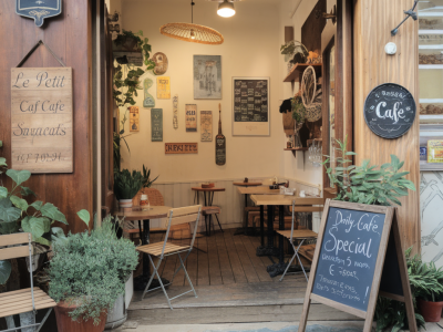 Comment rebâtir l’identité visuelle d’une petite entreprise avec moins de 1 000 € (checklist et priorités)